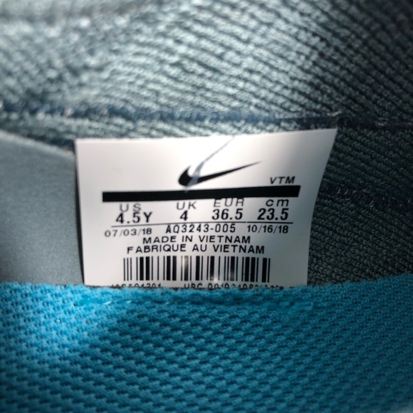 NEW Women's Nike Epic React Flyknit 2 Shoes Size 6 - Picture 7 of 8